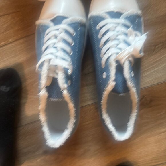 Sneakers - Picture 2 of 2